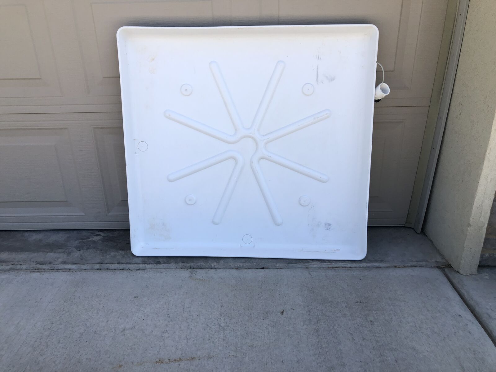 White Washing Machine Drain Pan – Durable & Reliable