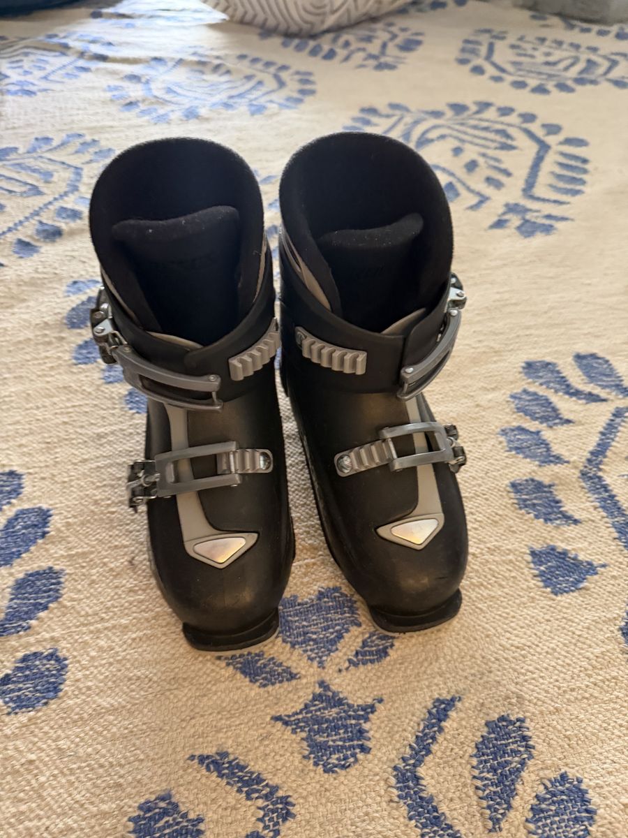 Kids ski boots