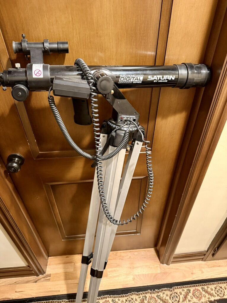 Saturn Meade Telescope With Tripod