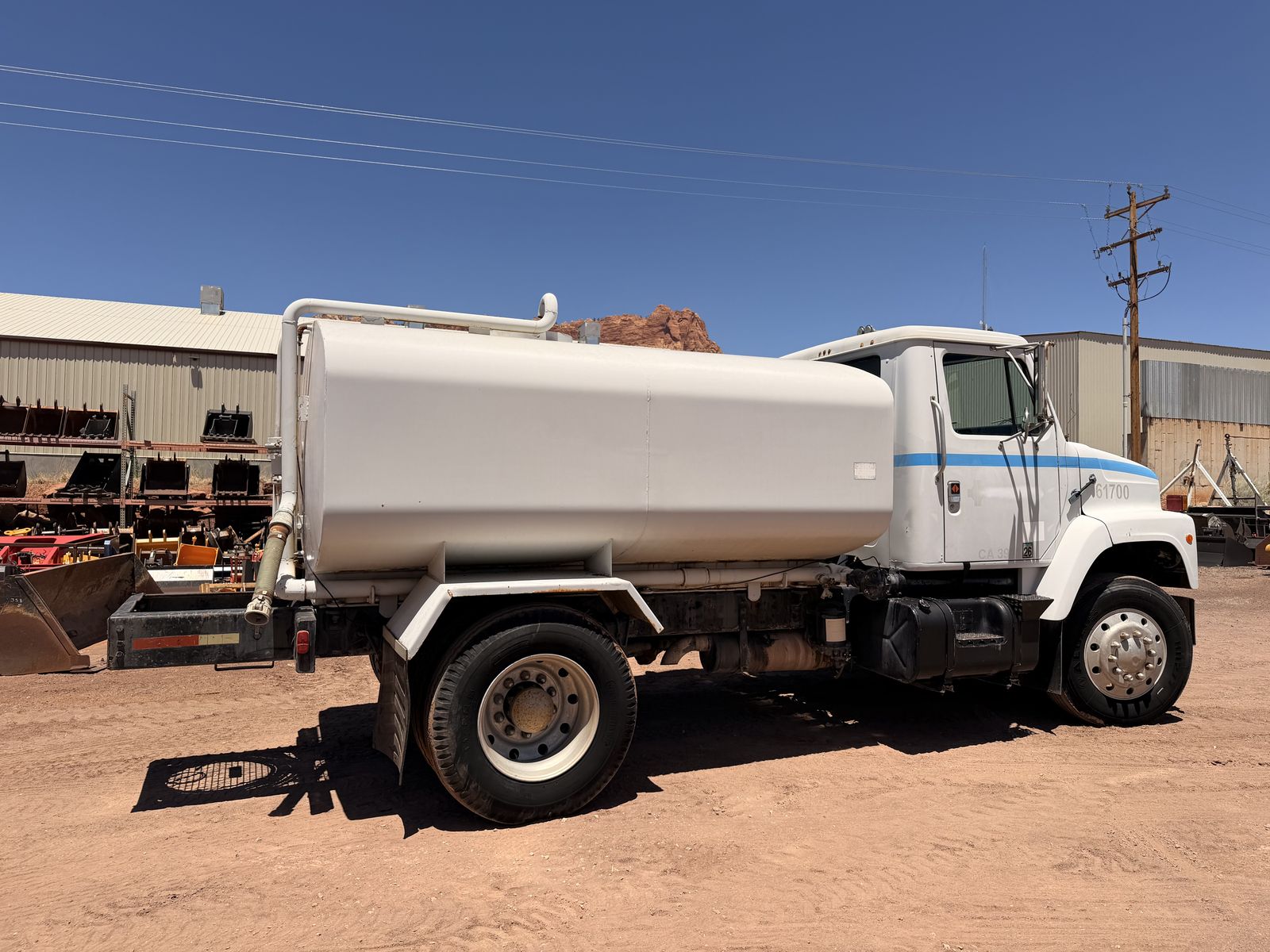 1988 International 2,000 Gallon Water Truck