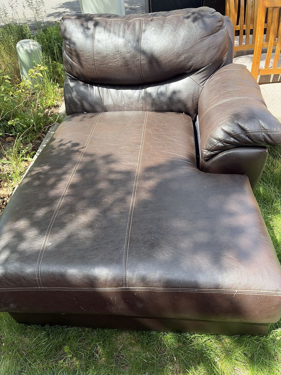 Brown Faux Leather Chaise Lounge with Armrest - Comfortable & Stylish Seating