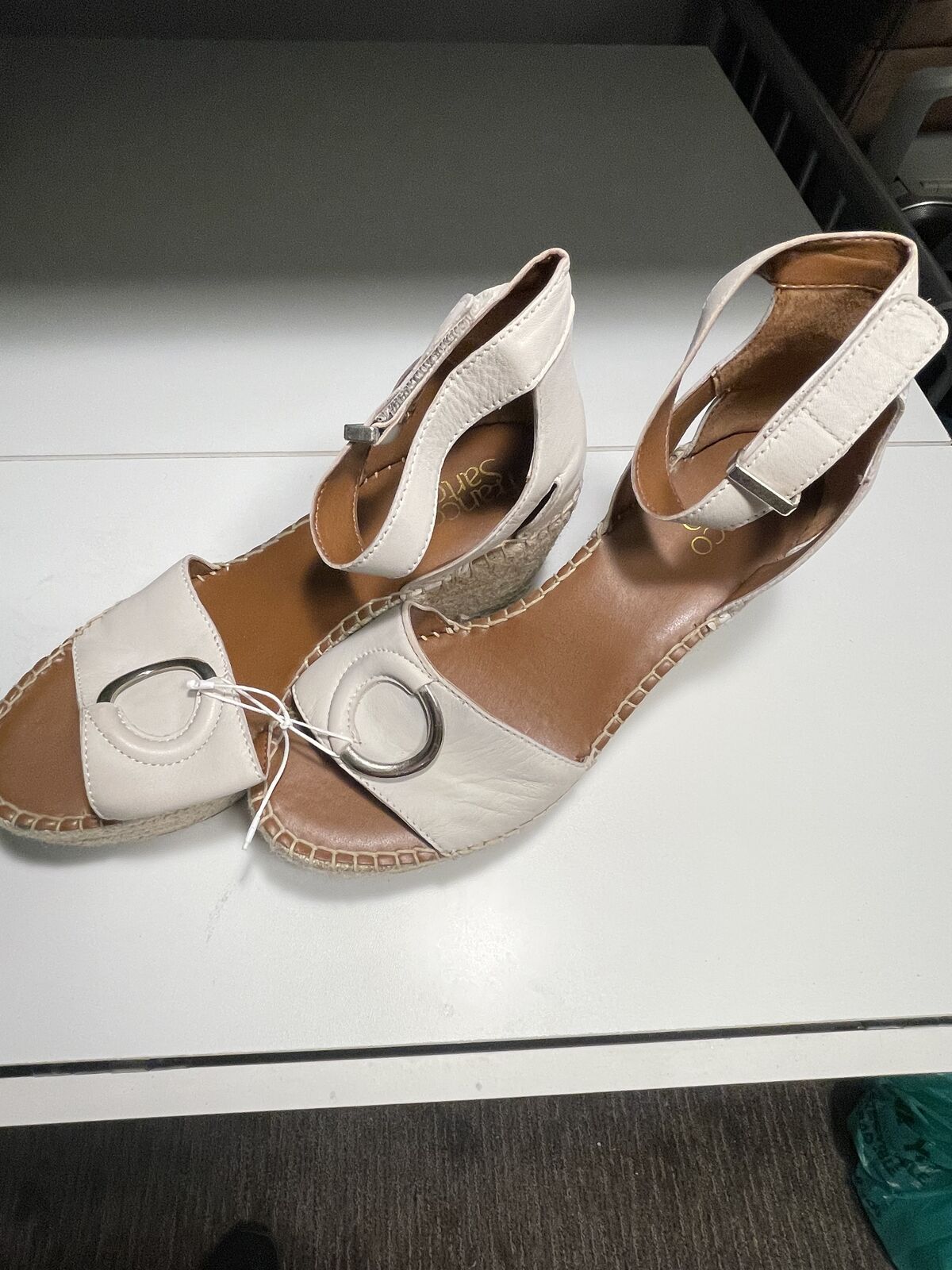 Ladies Sandles (new) CLEARANCE SALE!!!