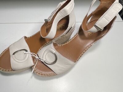 Ladies Sandles (new) CLEARANCE SALE!!!