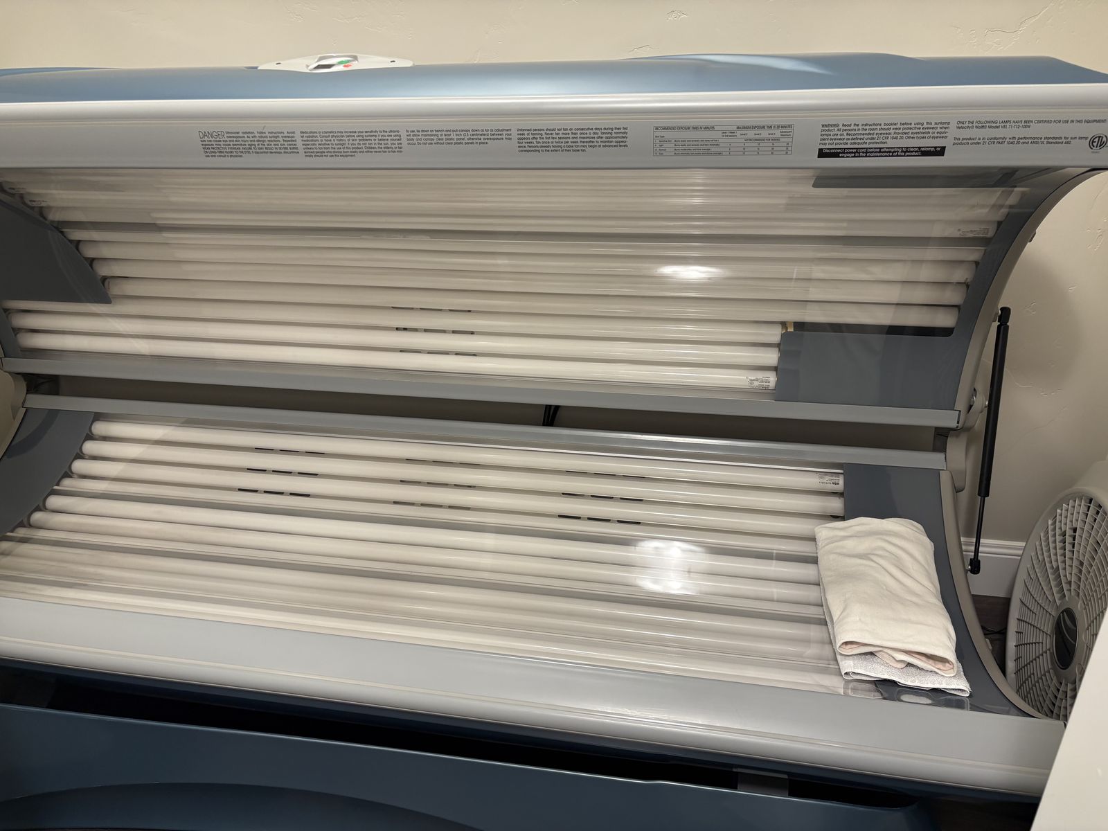 Like New Commercial Tanning Bed