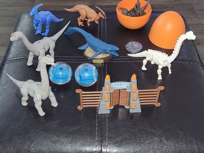 Jurrasic wold mini figures dinosaurs collectibles