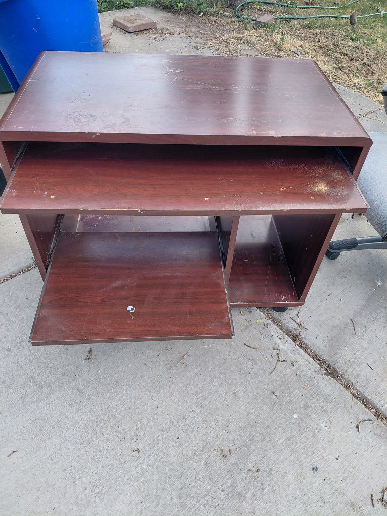 Computer desk