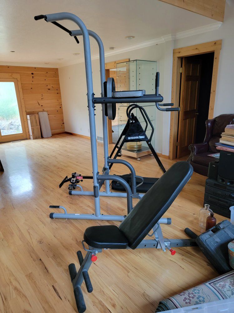 Gold's Gym Power Tower with Adjustable Workout Bench and Inversion table. Good Condition