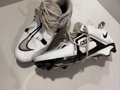 Nike Alpha Menace Pro 3 Football Cleats