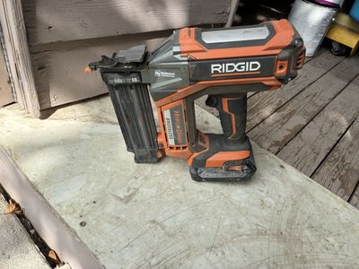 RIDGID 18V HyperDrive Brushless Cordless Brad Nailer