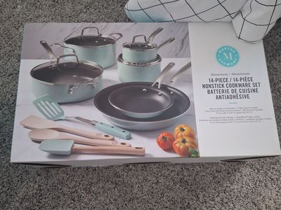 Brand new 14 piece non stick cookware set