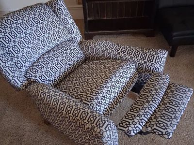 Geometric Pattern Recliner Chair - Modern & Comfortable Seating