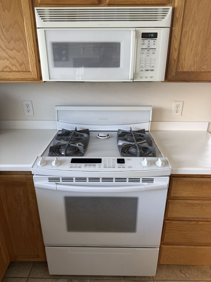 Kitchenaid Gas Range & Over-The-Range Microwave
