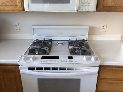 Kitchenaid Gas Range & Over-The-Range Microwave