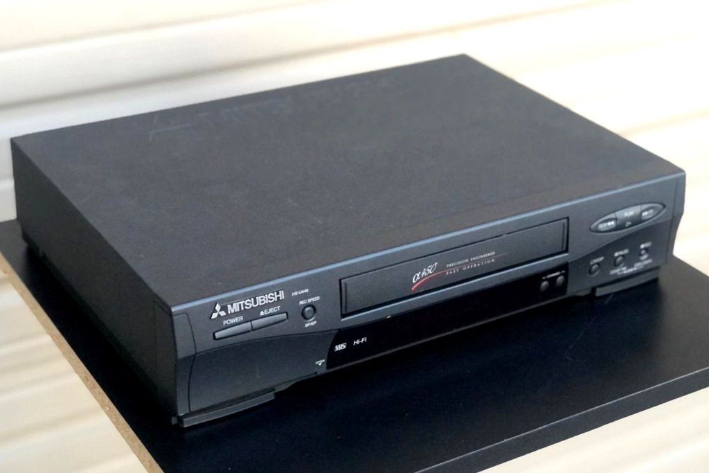 MITSUBISHI-HS-U446 VCR PLAYER-RECORDER IN GREAT CONDITION.