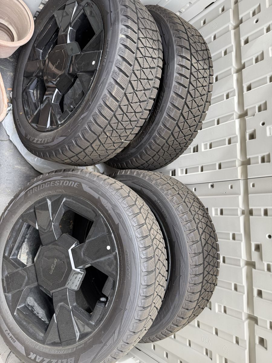 Bridgestone Blizzak tires Kia Sportage rims.