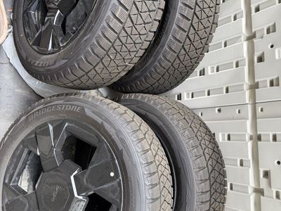 Bridgestone Blizzak tires Kia Sportage rims.