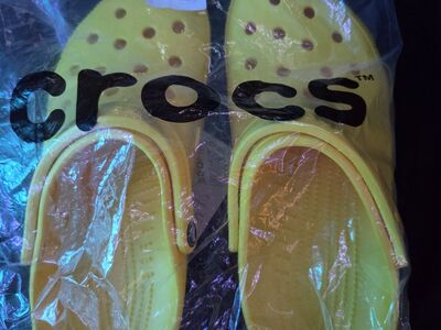 Brand new Crocs Unisex Adult Classic Clog lemon size m9 w11