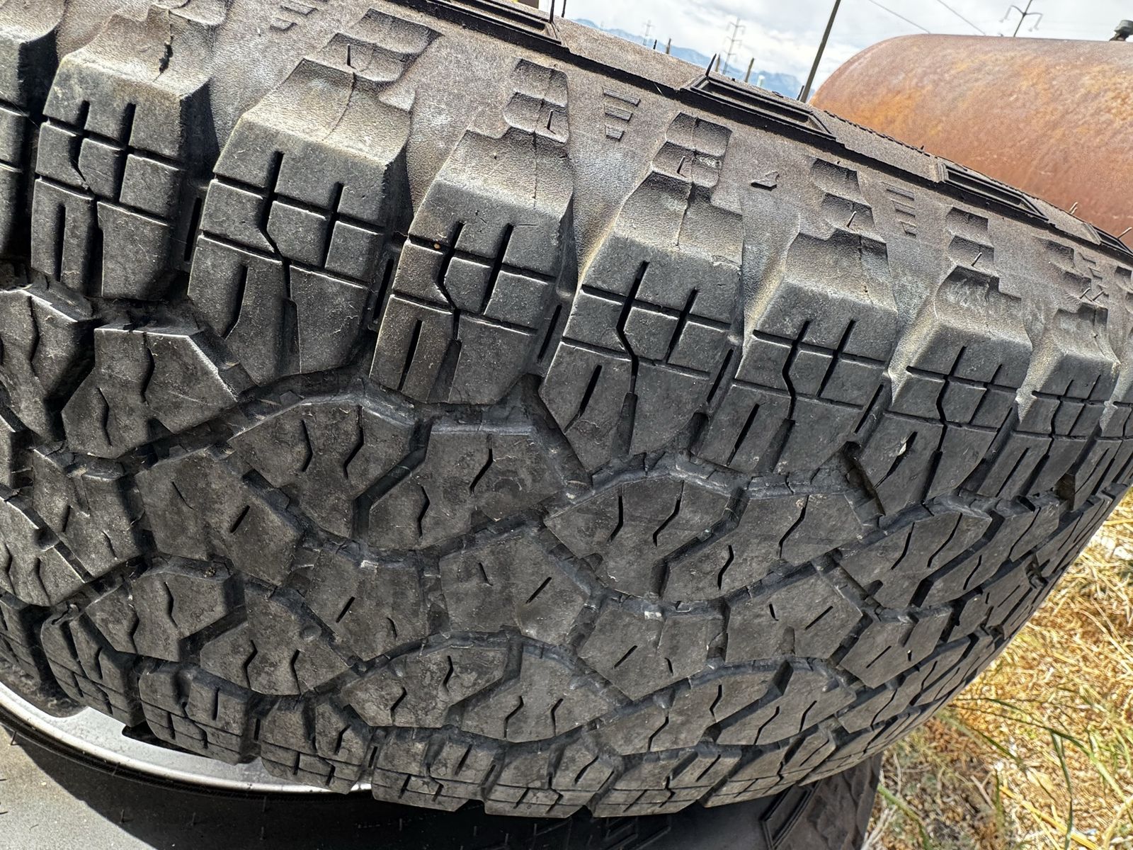 2025 GMC AT4 stock wheels and tires