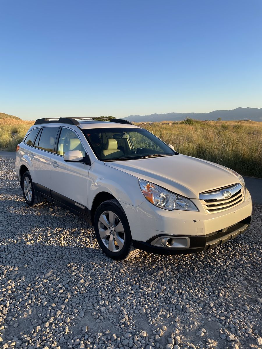 2012 Subaru Outback 2.5i Limited Pwr Moon/Nav