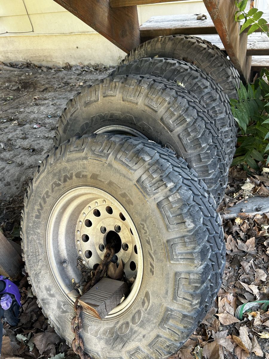 Set of 4 Goodyear Wrangler MT/R Tires with Rims - 31x10.50R15LT