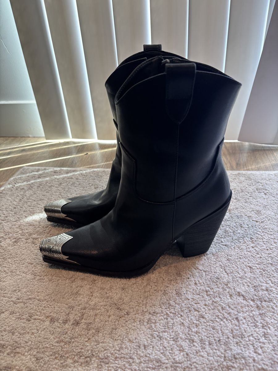 Cowgirl ankle boots Western style