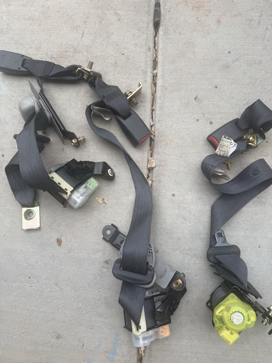 Subaru Seat Belt Assembly Parts Set - Used