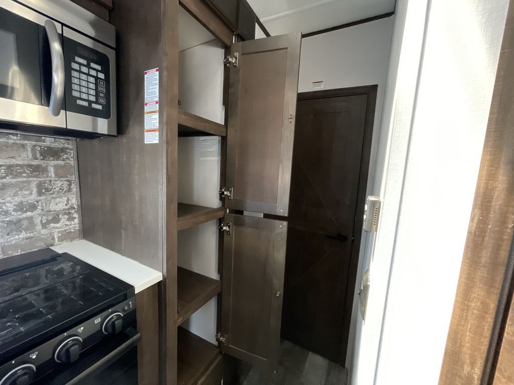 Main image 33