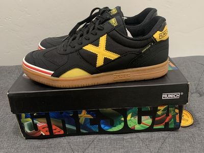 Munich GRESCA Futsal/indoor Soccer Size: ≈ 7 - 7.5 US men's (Imported from Spain)