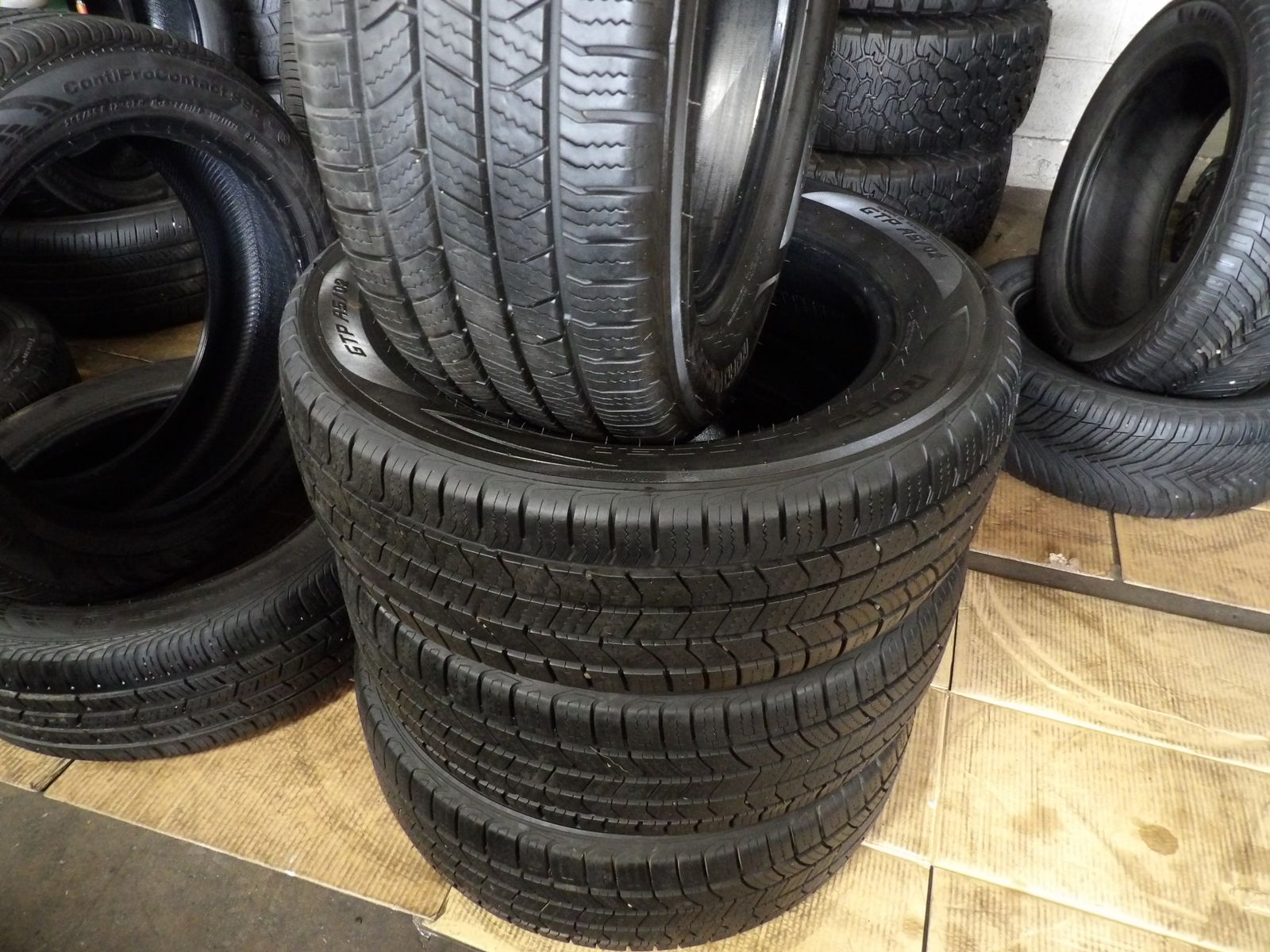 205/60R16 ROAD HUGGER GTP A/S SET OF UED TIRES