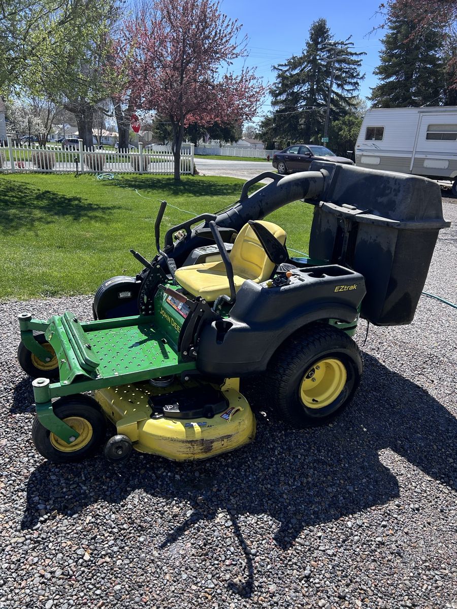 John Deere Zero Turn Mower