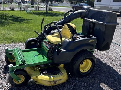 John Deere Zero Turn Mower