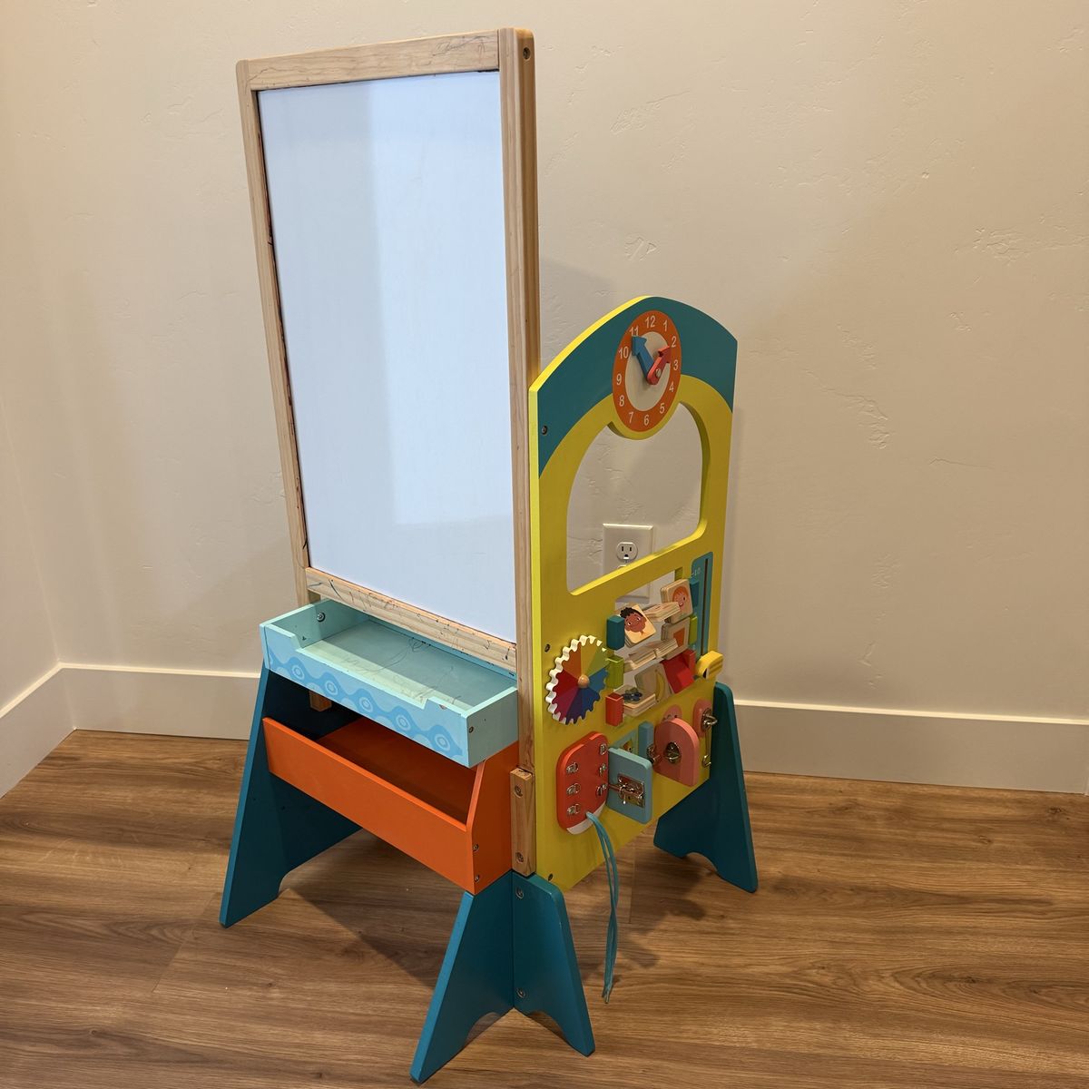 B. Toys Easel White Board / Chalk Board