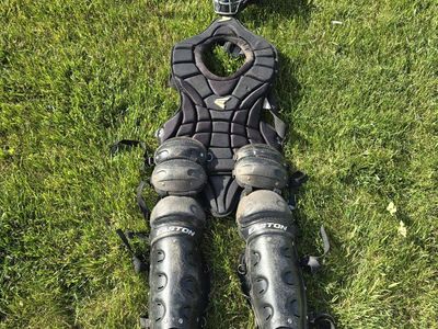 Easton Youth Catcher’s Gear Set (Ages 9-12) - 15" Chest / 14" Shins