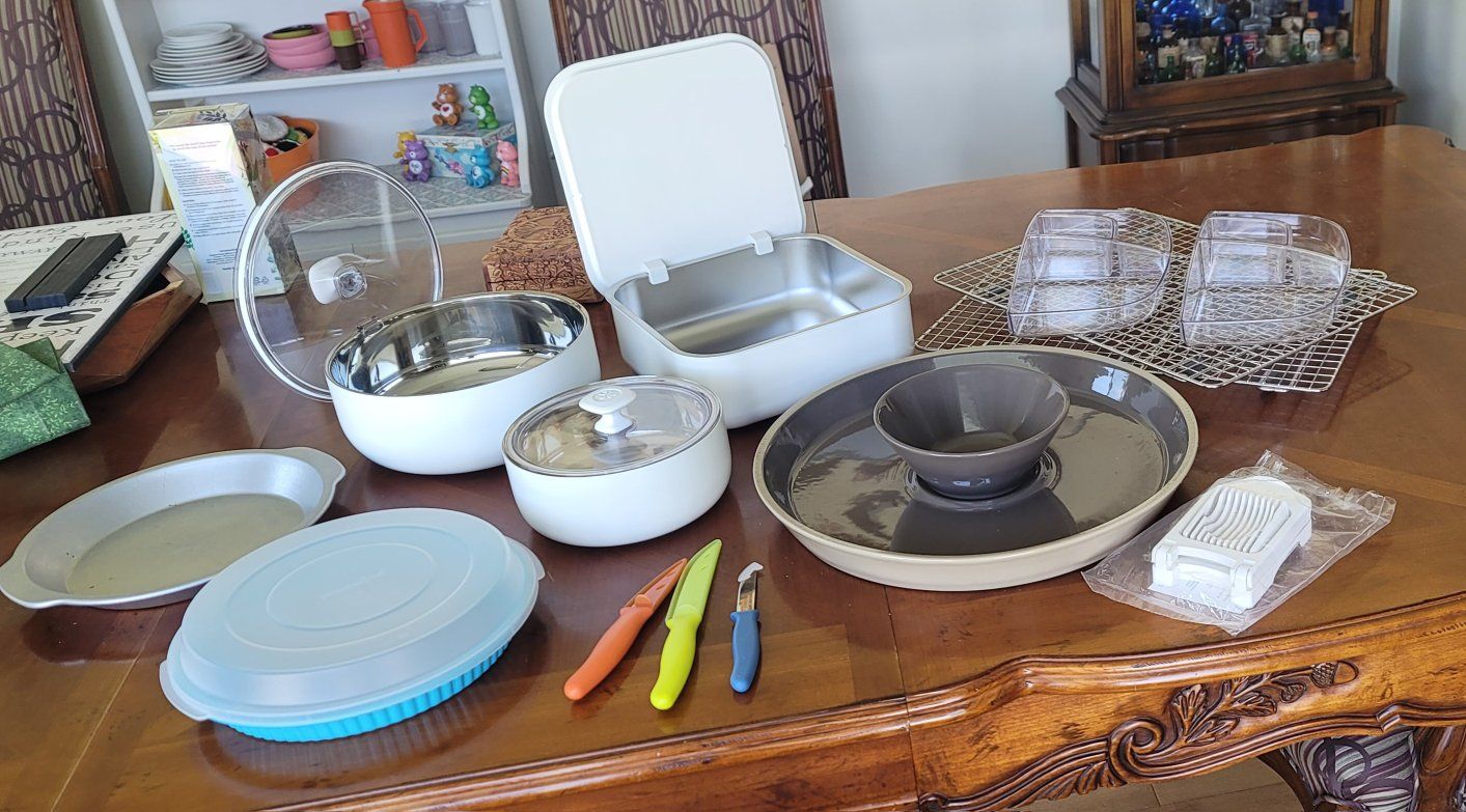 Pampered Chef Lot of Kitchen Servingware and Tools...Everything for $120