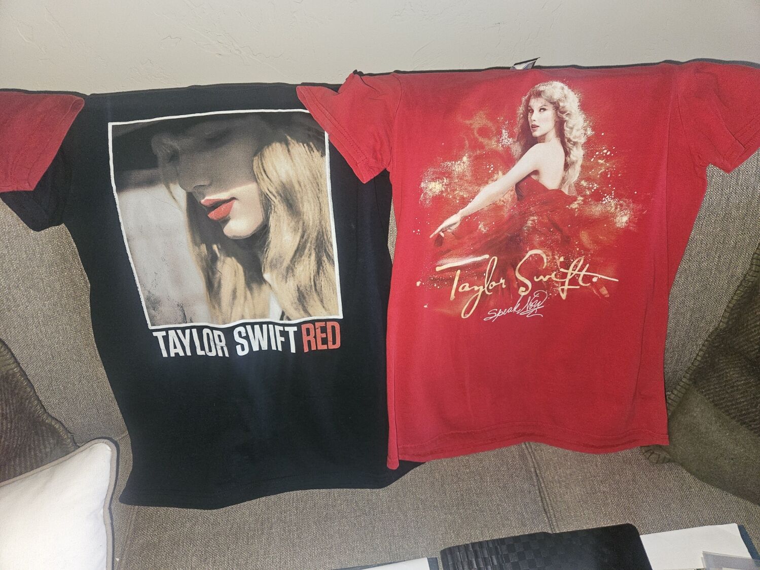 Taylor Swift T Shirt Small