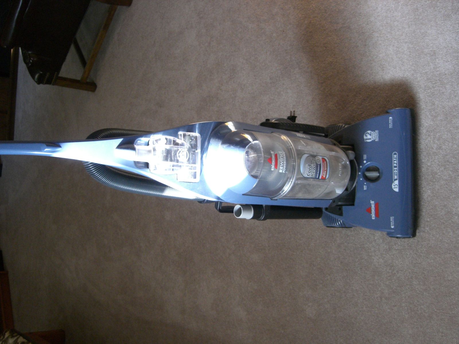 Eureka Vacuum with retractable cord