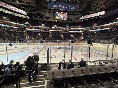 3/14 (4) Utah Mammoth VS Penguins Entrata Club