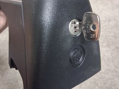 B&W Brand Car Crossbars Like New with Key!