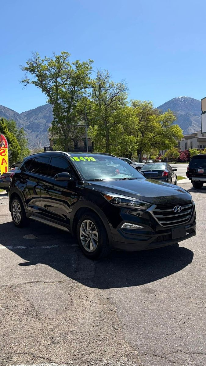 2017 HYUNDAI TUCSON SE