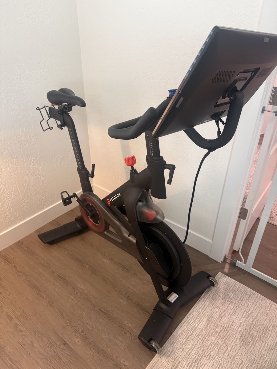 Original Peloton Bike Exercise Bike - Excellent Condition Indoor Cycling with new Large HD Touchscreen