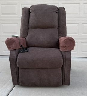 Electic Lift Recliner Chair - Excellent Condition