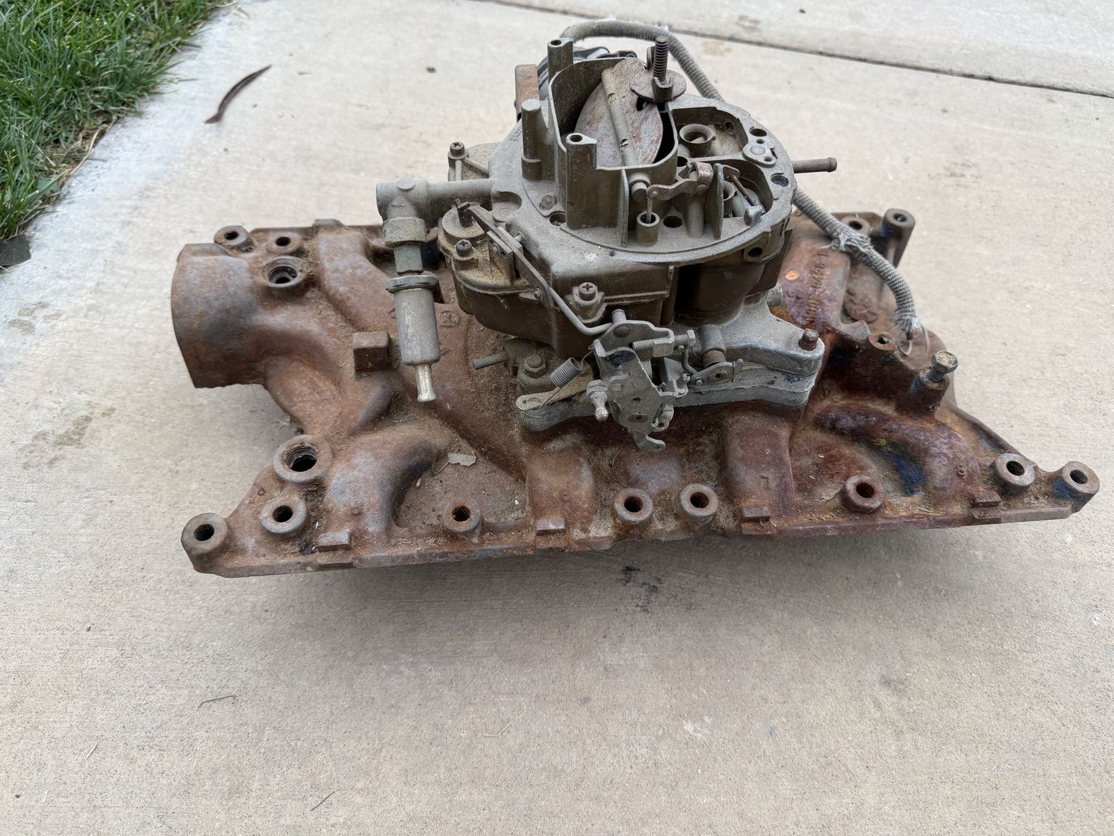 1969 351 Windsor Vintage Intake Manifold with Holley 4 barrel Carburetor 