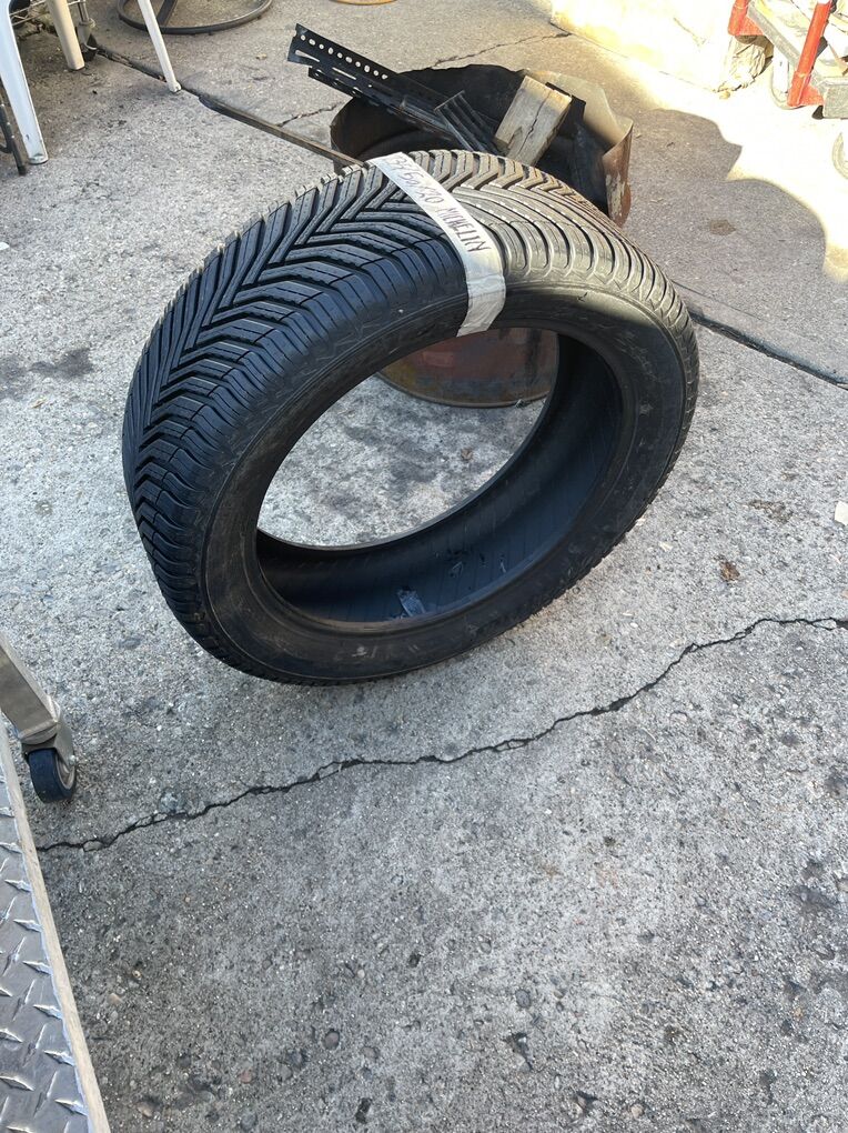 235/50/20 MICHELIN CROSS CLIMATE 2 TIIRE