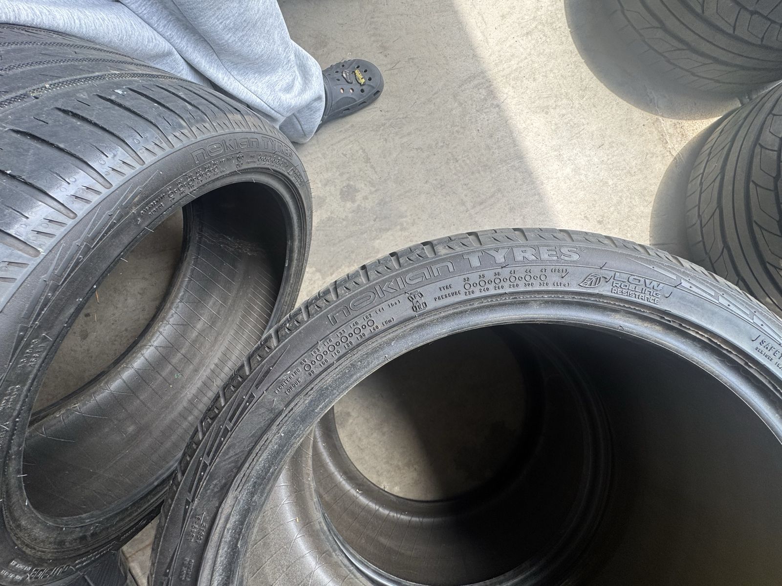 3 Nokian ZLine 255/35r18 tires