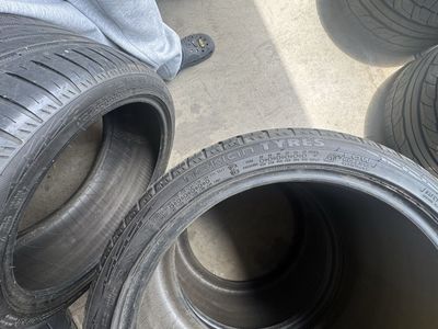 3 Nokian ZLine 255/35r18 tires