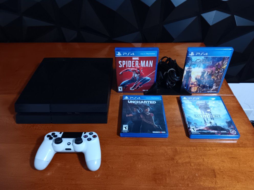 Sony PlayStation 4 / PS4 Console 500GB - Black -CUH-1115A, Controller, Cords & 4 Great Games! Tested. Excellent Conditions!