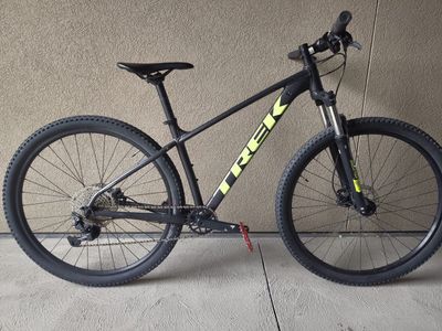 Trek Marlin 6 bike