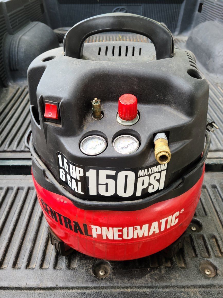 Central Pneumatic 6 Gallon 1.5 HP Air Compressor