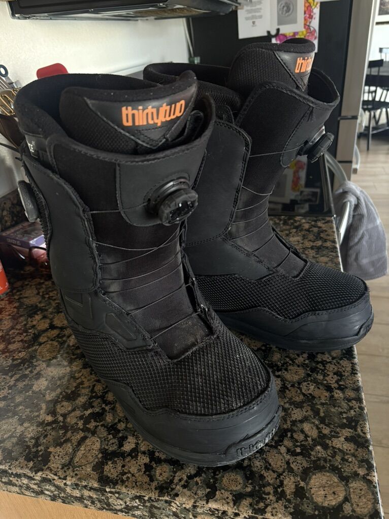 32 BOA SNOWBOARDING BOOTS SIZE 14