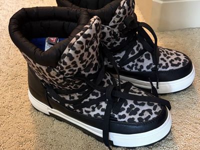 Cougar Leopard Print Waterproof Winter Snow Boots Women's Size 7